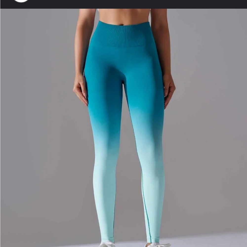 50%off w❤️ Pink vs Blue ombré leggings Small 7/8 23” NWT